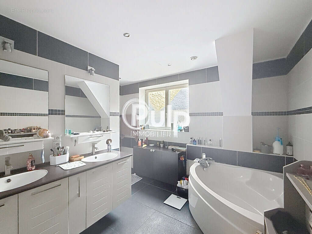 Maison plain pied 3 chambres - 2 terrasses - 2 garages - photo 11
