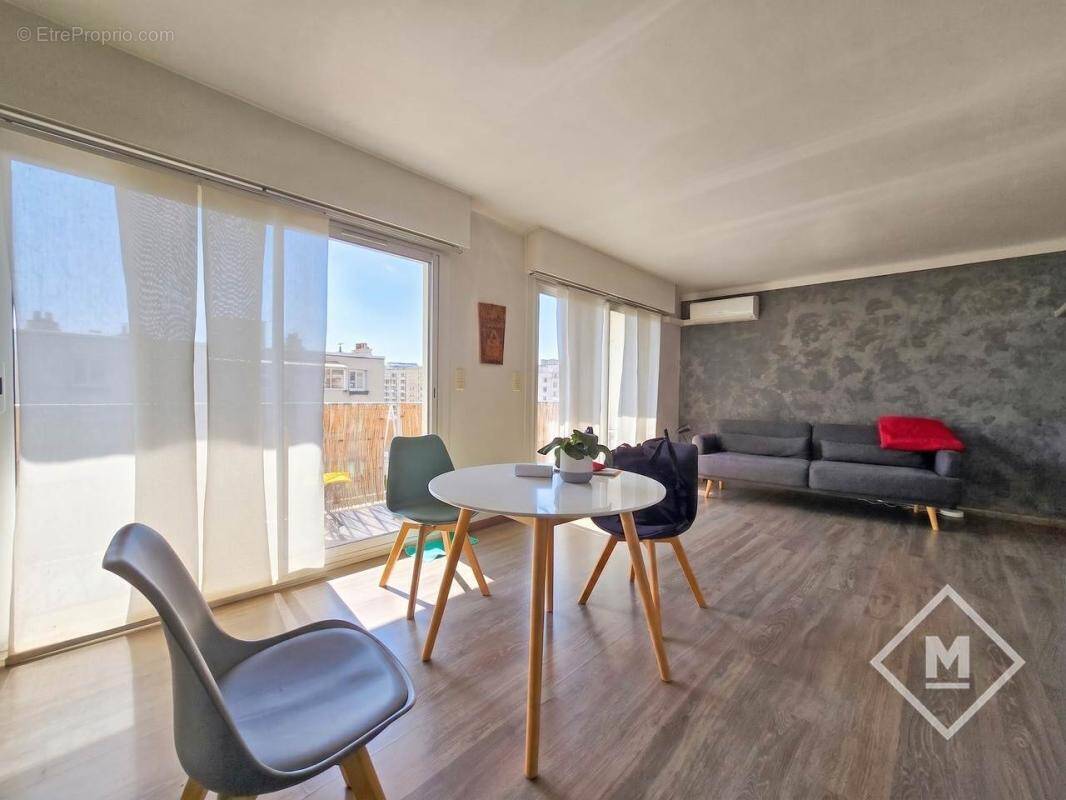 Appartement à MARSEILLE-4E