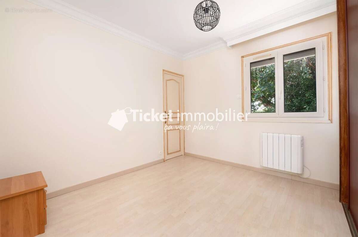 Maison t5 de 160m2, annexe t3 de 60m2, terrain de 3533m2, piscine au sel, climatisation etc ... - photo 13