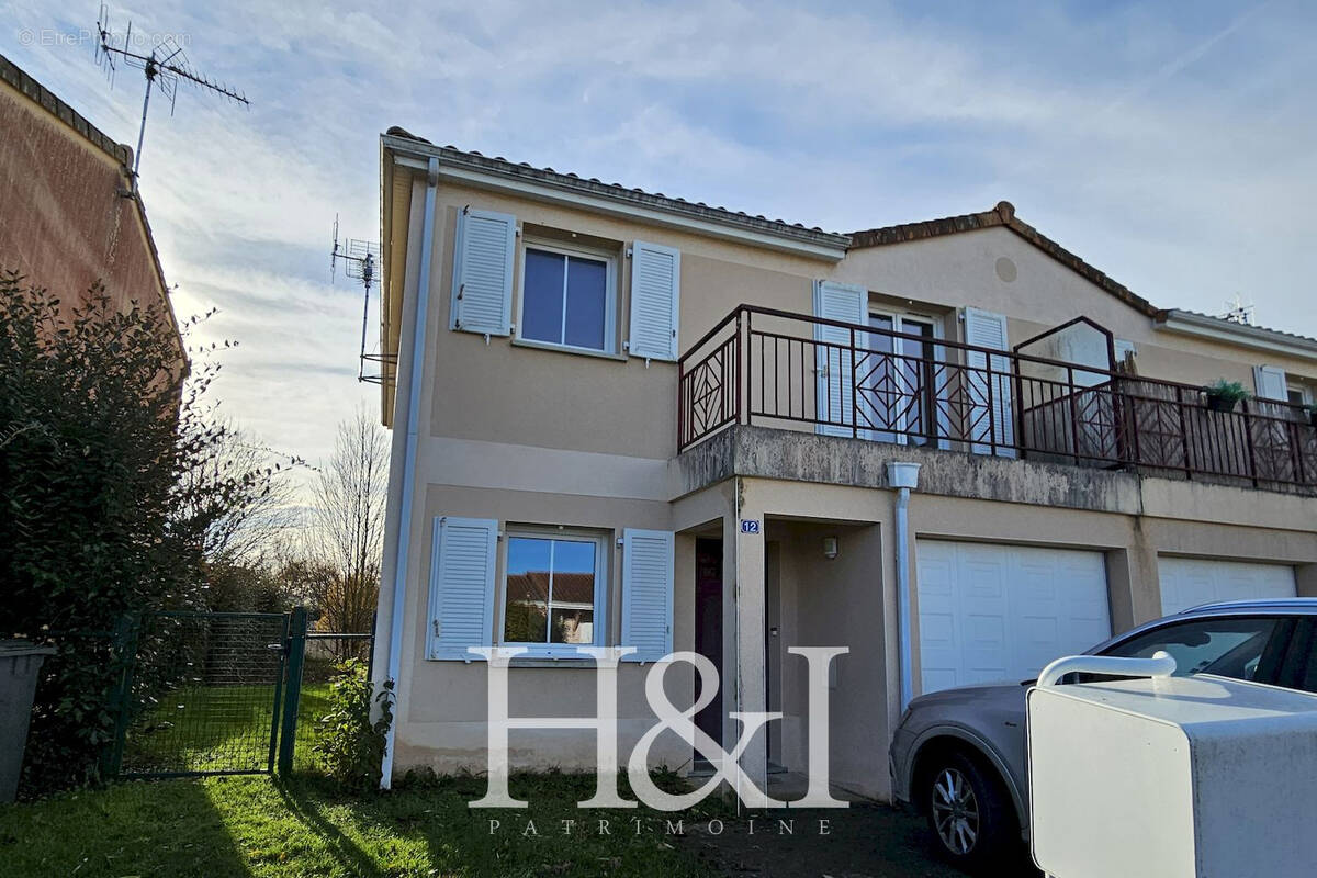 Maison à FONTAINE-LE-COMTE