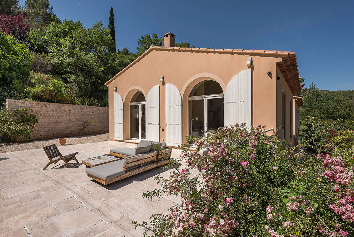 Propriété aux portes d'Aix en Provence quartier  Saint Marc de Jaumegarde avec piscine - photo 4