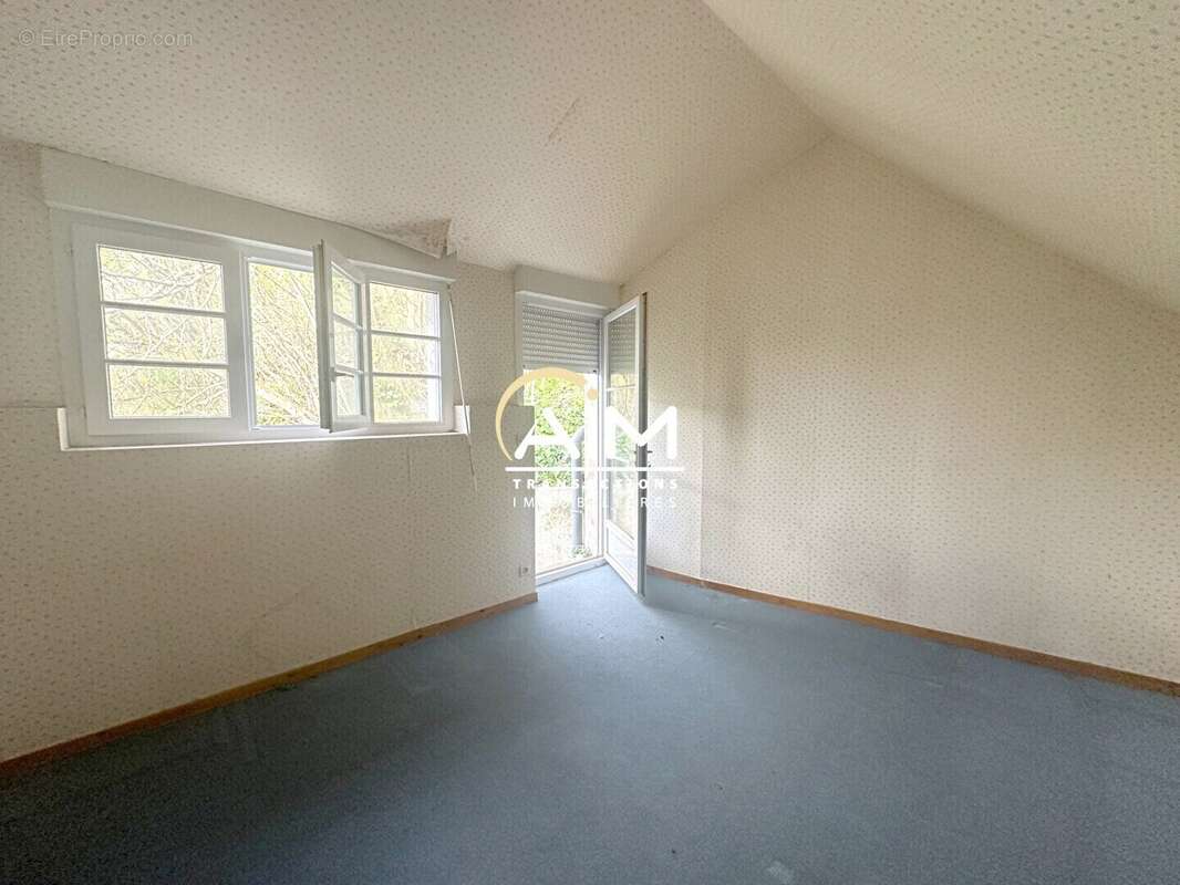 Maison à NAZELLES-NEGRON