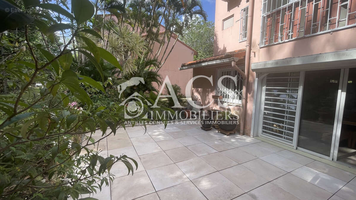 Grand appartement T4 avec piscine couverte - SCHOELCHER - photo 6