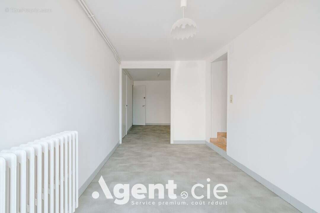 Maison 111 m² à Tessy-Sur-Vire  - photo 9