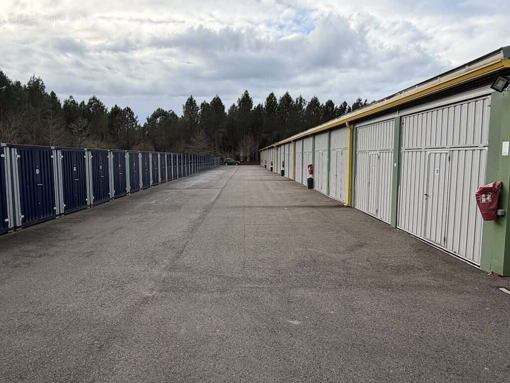 Commerce à SAINT-JULIEN-EN-BORN