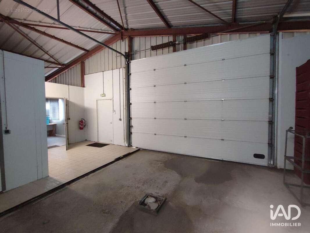 Photo 2 - Commerce à PRUNAY-LE-GILLON