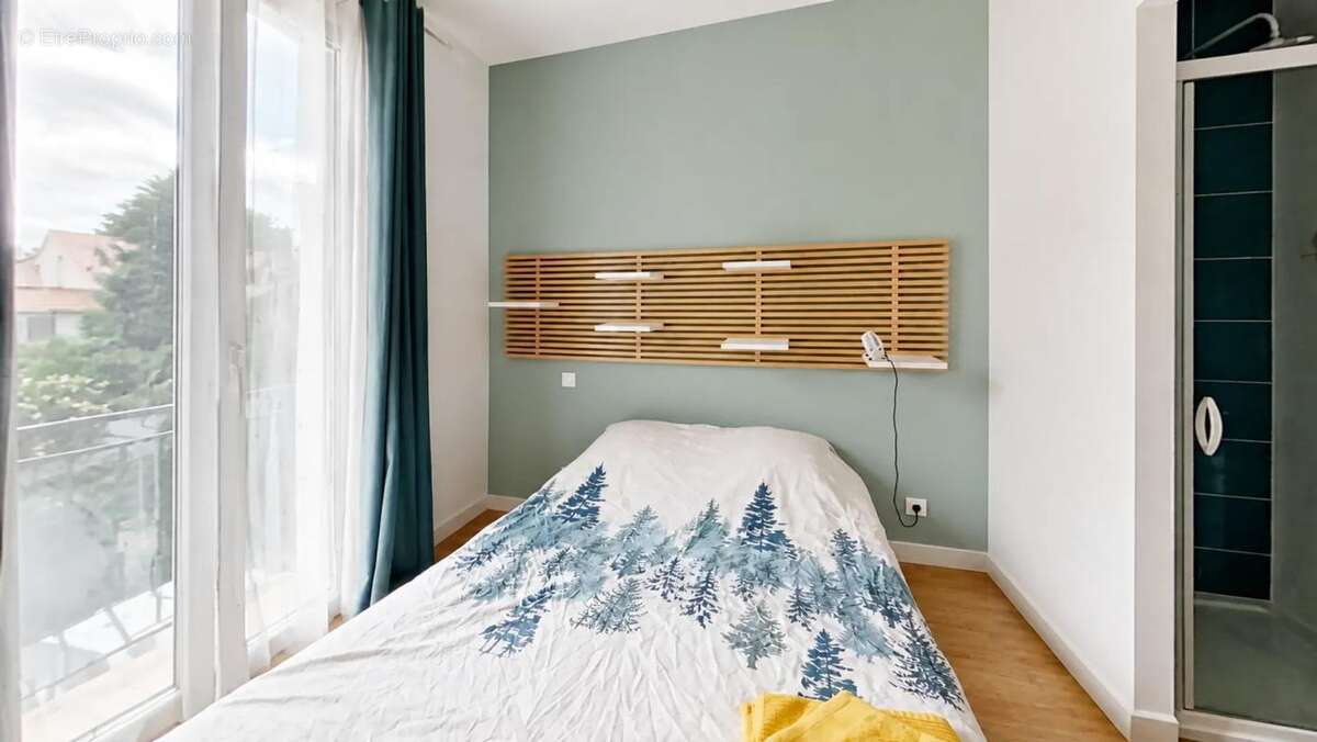 Immeuble de rapport: 3 lots loués: T5, T2, Studio avec 3 garages - photo 7