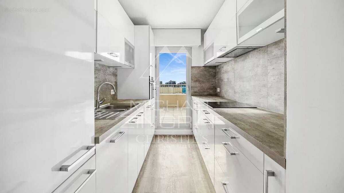 Appartement à MANDELIEU-LA-NAPOULE