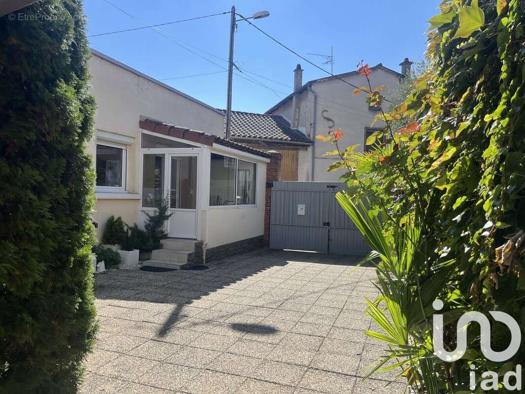 Photo 3 - Maison à VEAUCHE