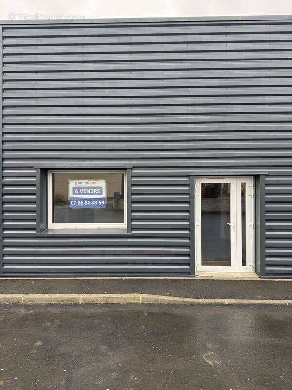 Commerce à SAINT-MARTIN-DES-CHAMPS