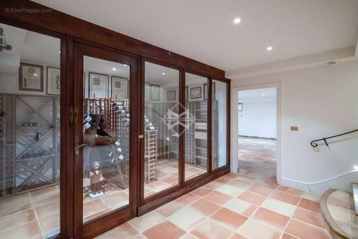 Maison à CHATEAUNEUF-GRASSE