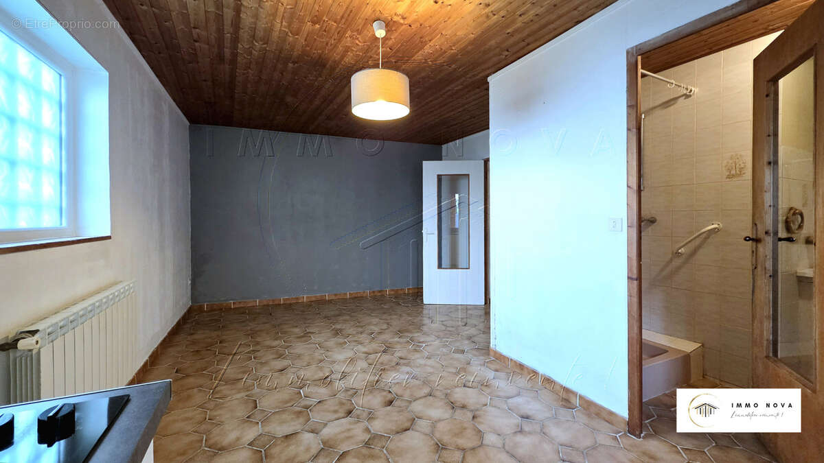 Maison de village avec petit balcon et cave - photo 6