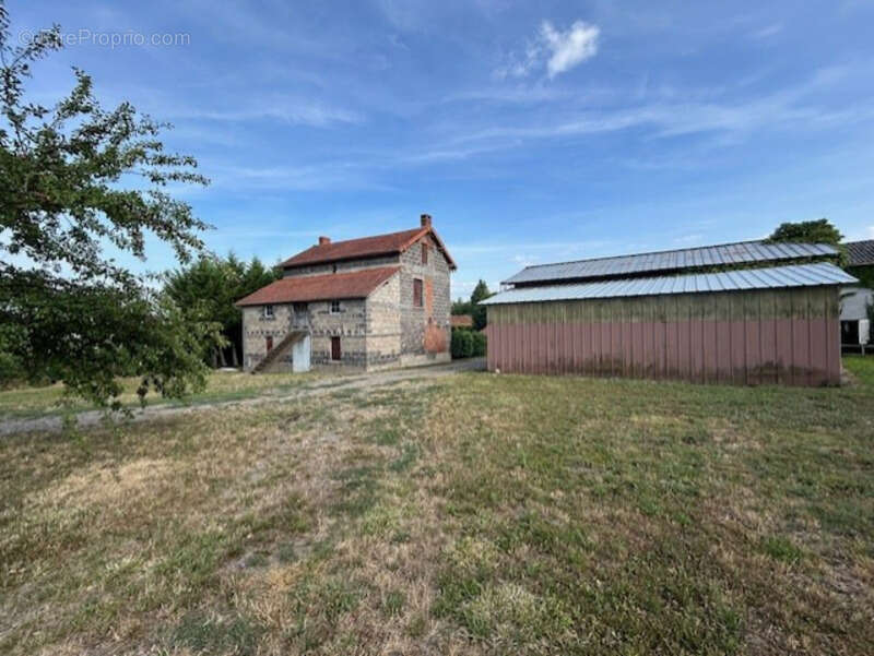 Maison à LUZILLAT