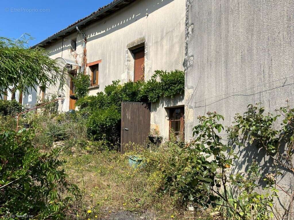 Petite Maison de Ville à Champagne Mouton - photo 2