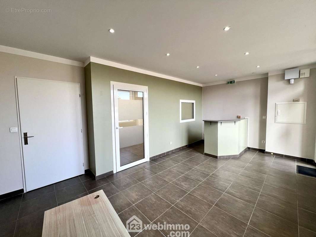 Ce local est en parfait état - Commerce à SAN-MARTINO-DI-LOTA