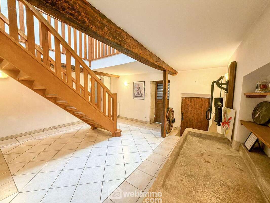 Pièce d'accueil - Maison à AMBLY-SUR-MEUSE