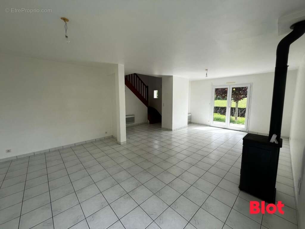 Maison à SAINT-ERBLON