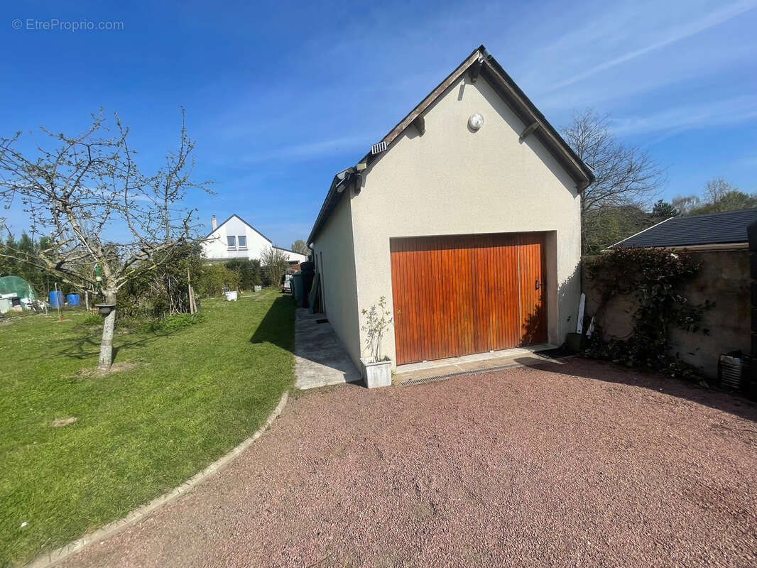 Maison à SAINT-GENOUPH