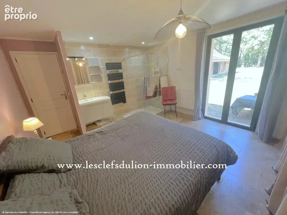 Maison traditionnelle de 2019 sur parc boisé. - photo 10