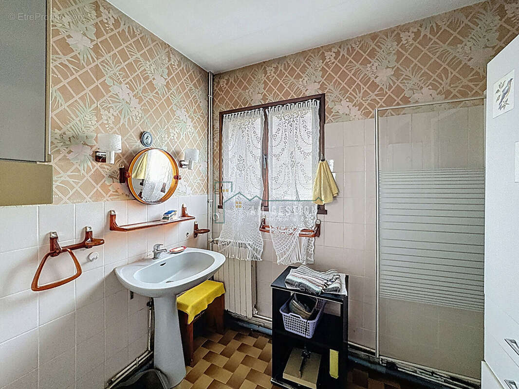 Maison à LE PALAIS-SUR-VIENNE