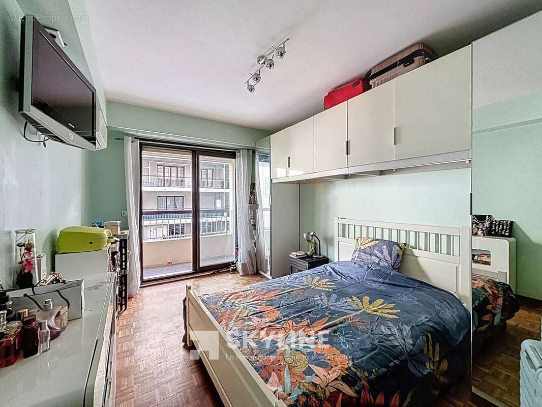 Appartement à MARSEILLE-5E