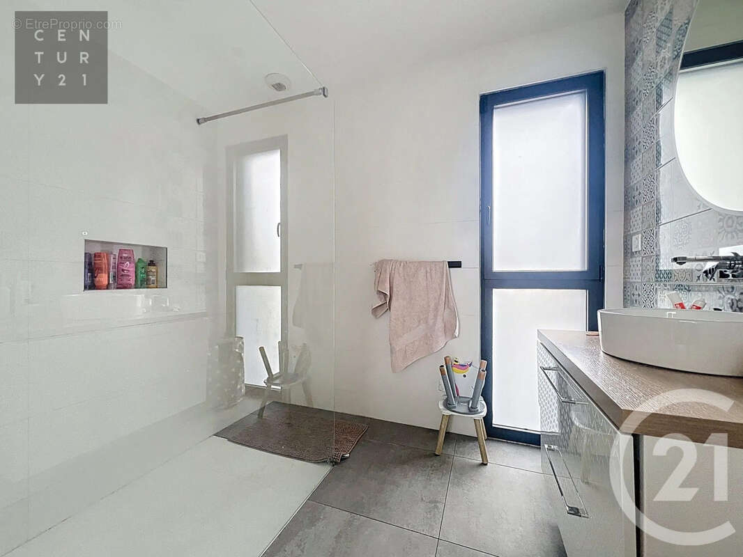 Maison à LA CHAPELLE-SAINT-LUC