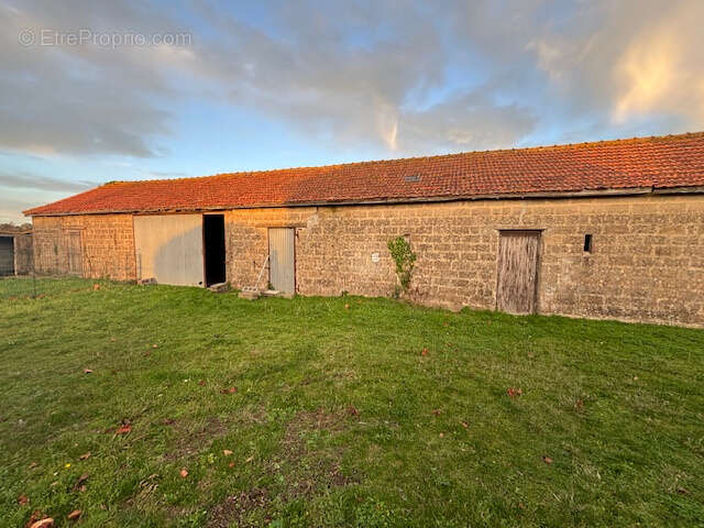 Parking à TALMONT-SAINT-HILAIRE