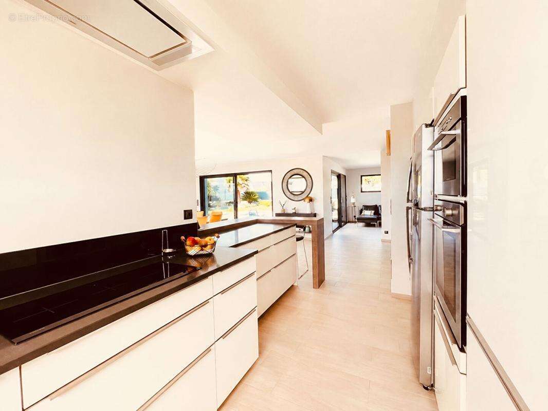 Belle contemporaine avec piscine- 196 m2 - 4 suites - photo 10