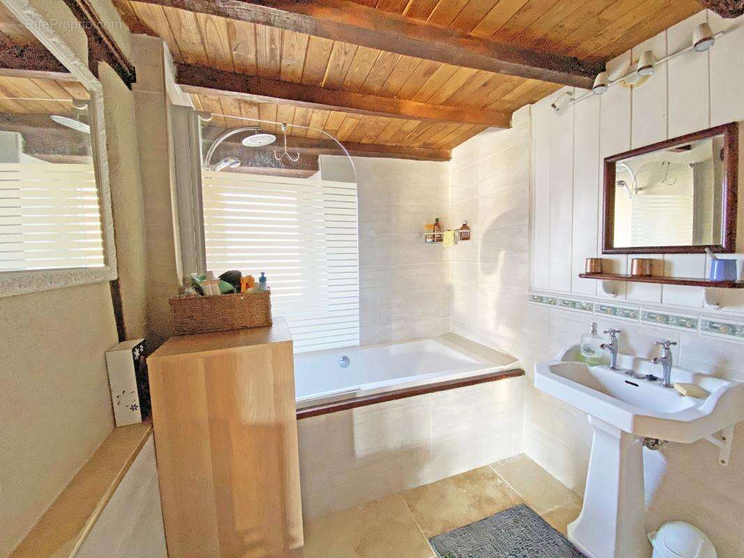 Maison à COURS-DE-PILE