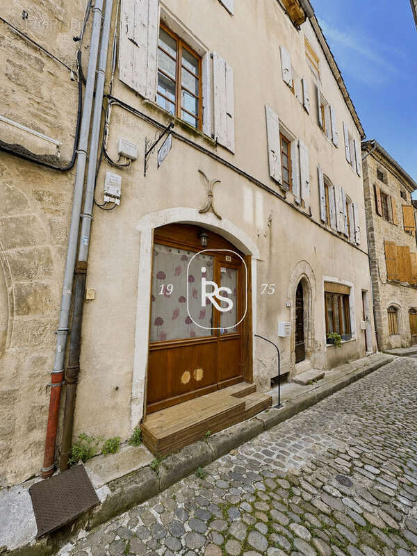 Maison de village de 101 m2 habitables dont une chambre indépendante avec salle d'eau en rez-de-chaussée - photo 2