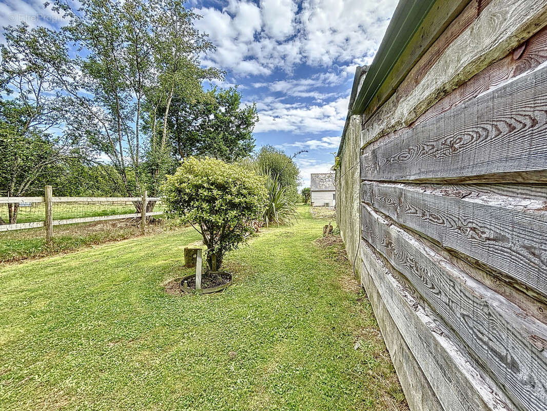 Maison à SAINT-JACQUES-DE-NEHOU