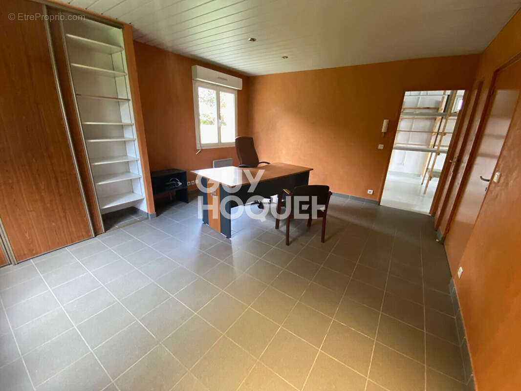 Commerce à SAINT-GENIS-LAVAL