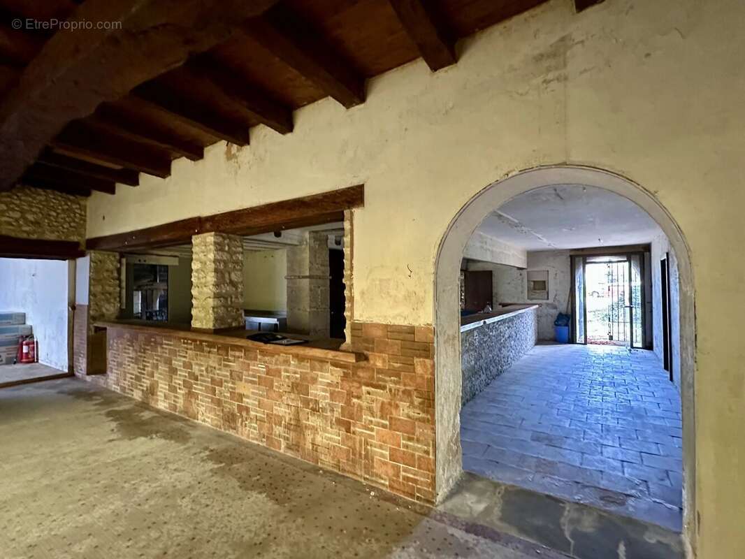 Ancien commerce à vendre, avec possibilités de faire des appartements - photo 3