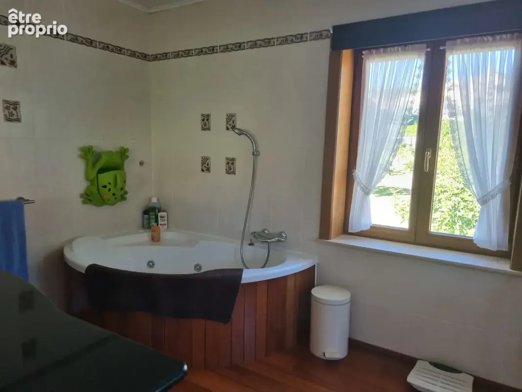 Maison avec terrain et piscine - photo 25