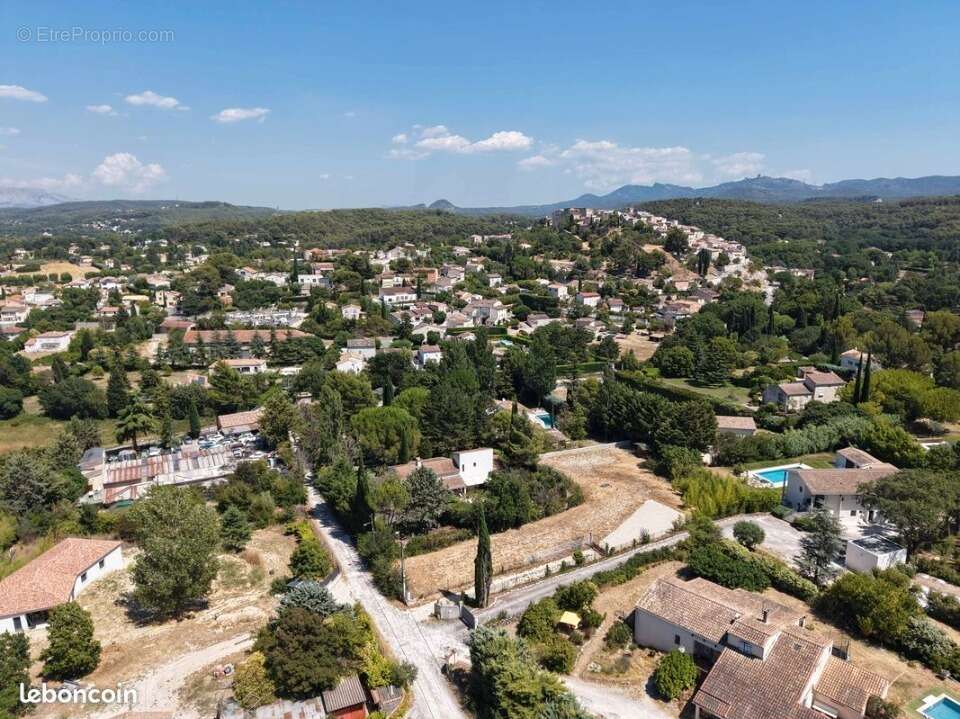 Terrain 1994 m² à Cabries  - photo 2