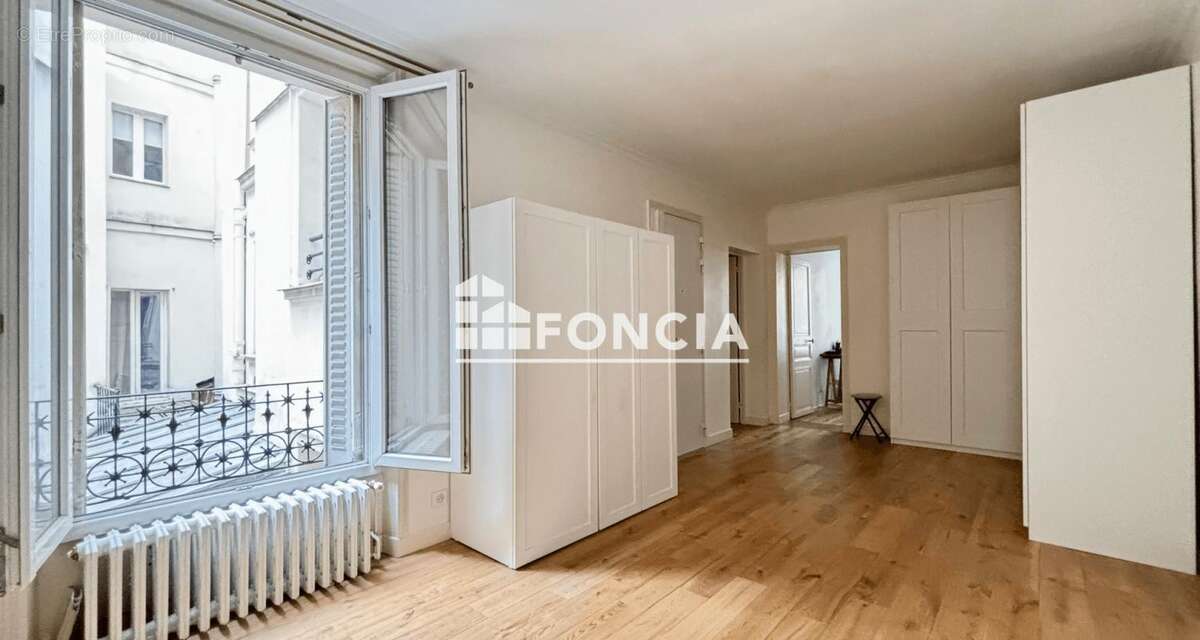 Appartement à PARIS-16E