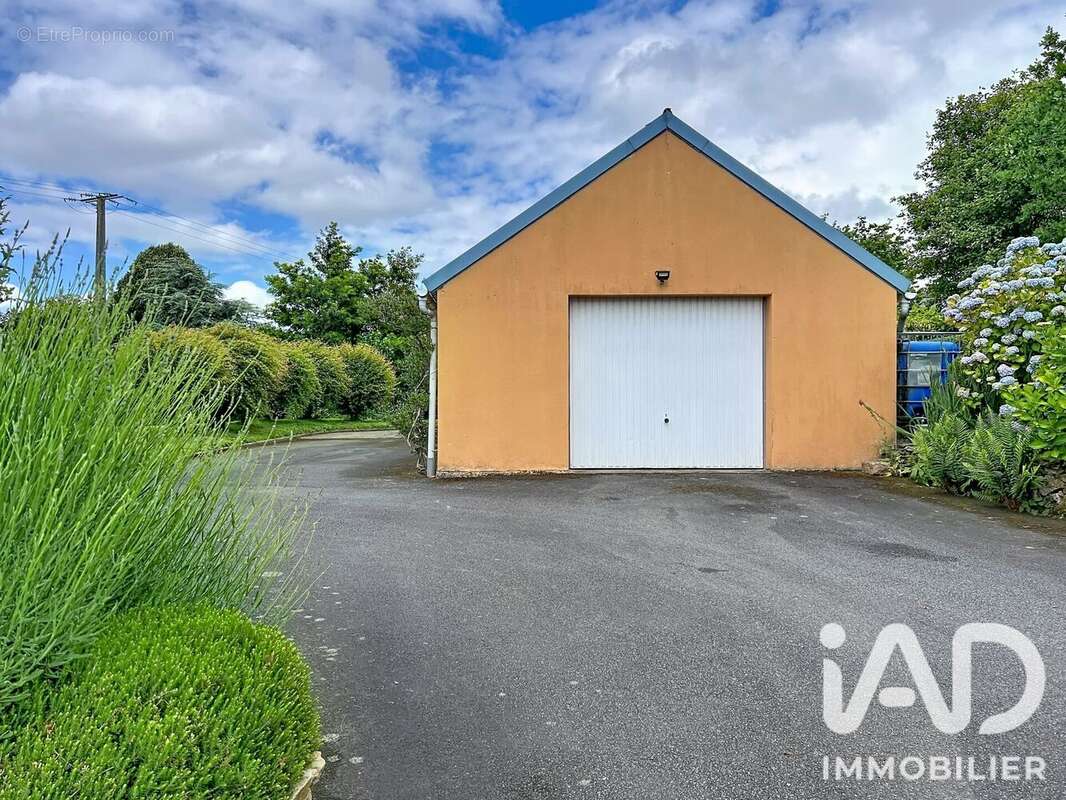 Maison 182 m² à Goudelin  - photo 2