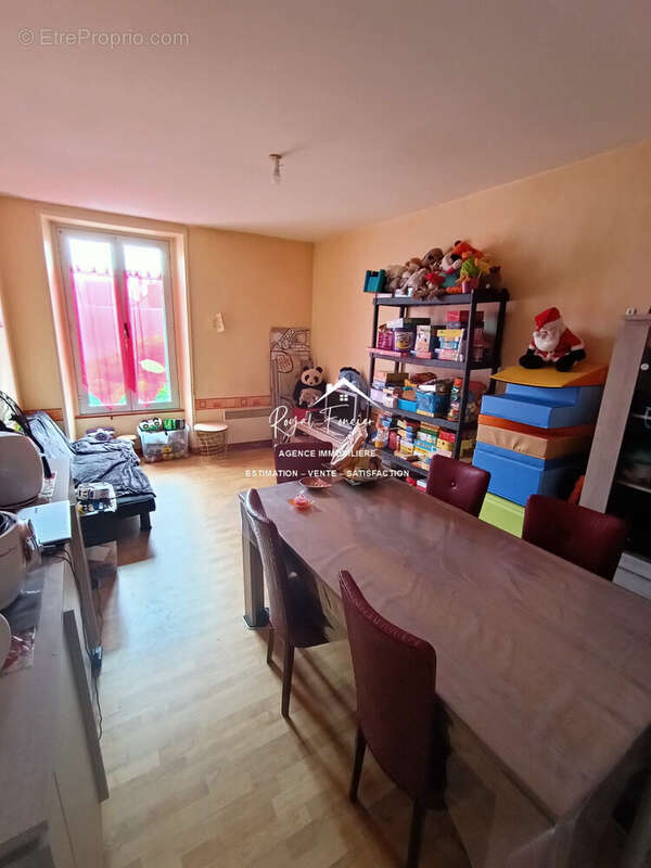 Pièce de vie appartement - Appartement à DANGE-SAINT-ROMAIN