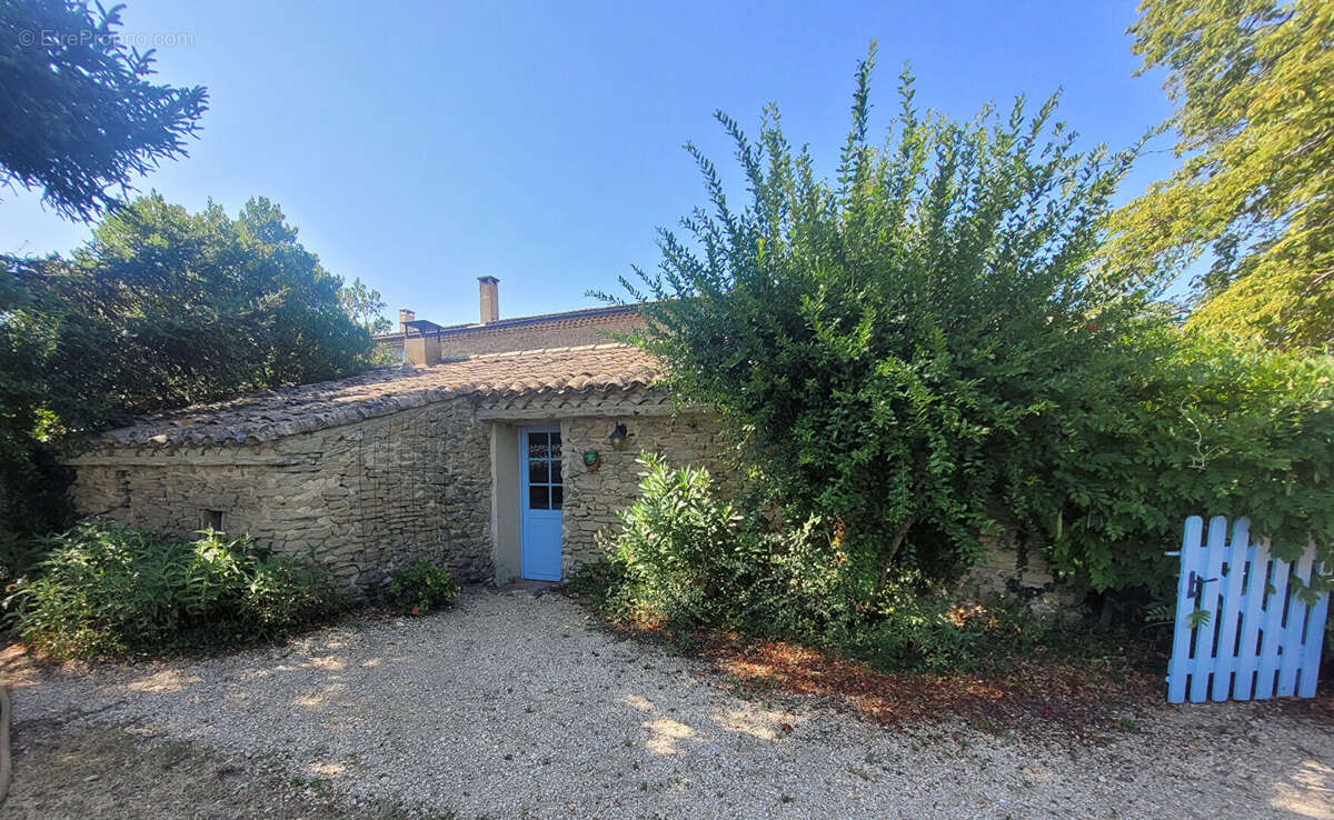 Propriété de charme en pierre avec gîte indépendant, piscine et vue exceptionnelle sur les 3 Becs - photo 7