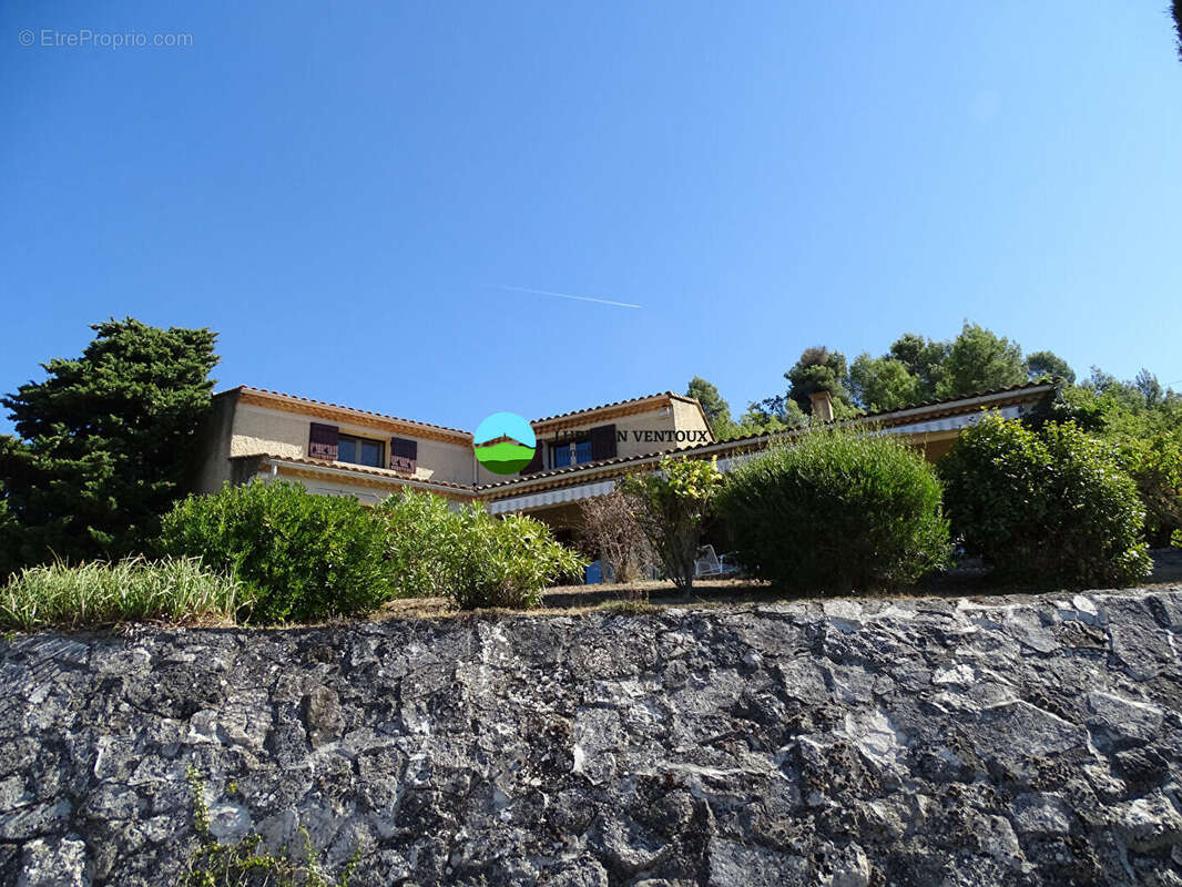 Maison à LA ROQUE-SUR-PERNES