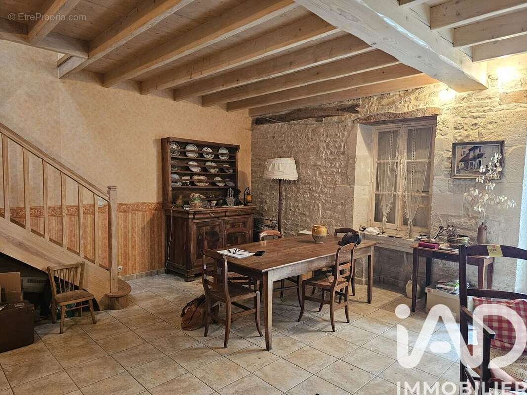 Maison 230 m² à Dampierre-Sur-Boutonne  - photo 2