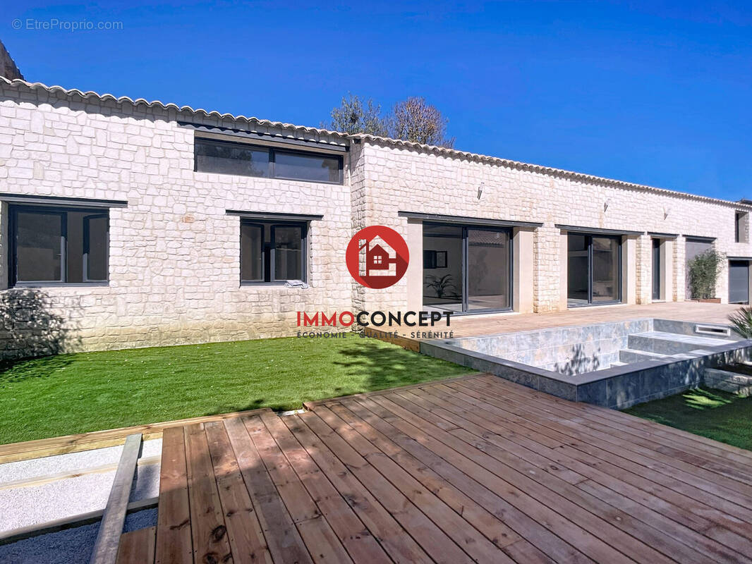 Maison à LAUDUN-L'ARDOISE