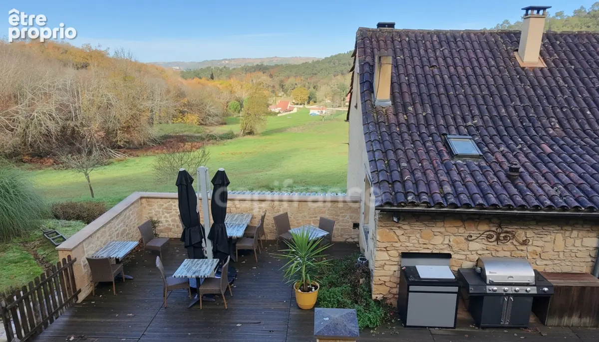 A vendre, maison de 364 m² entourée de plus de 2,5 hectares de terrain à Carsac-Aillac avec 3 gîtes meublés, une maison d'habita - photo 8