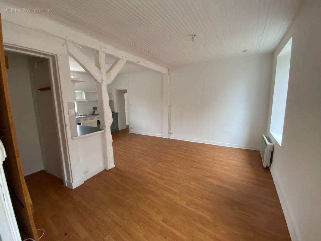 Plouarzel - Immeuble de 3 locaux commerciaux et 3 appartements - photo 2