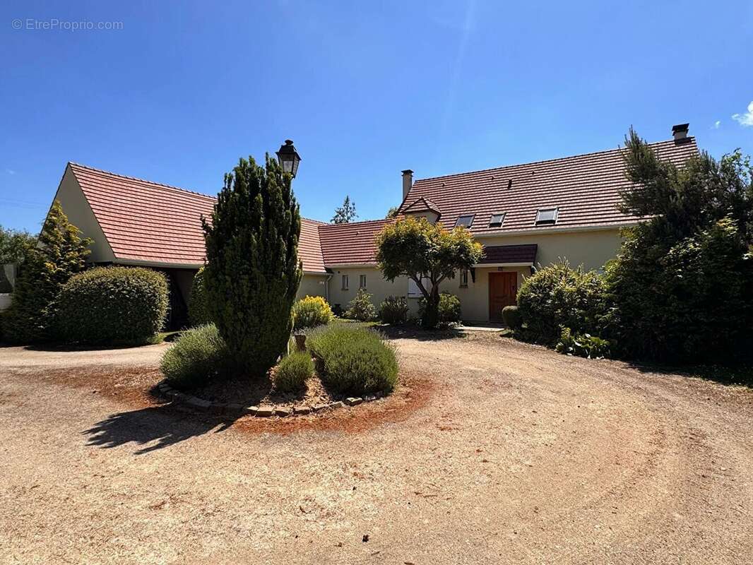 Maison à SAINT-NOM-LA-BRETECHE