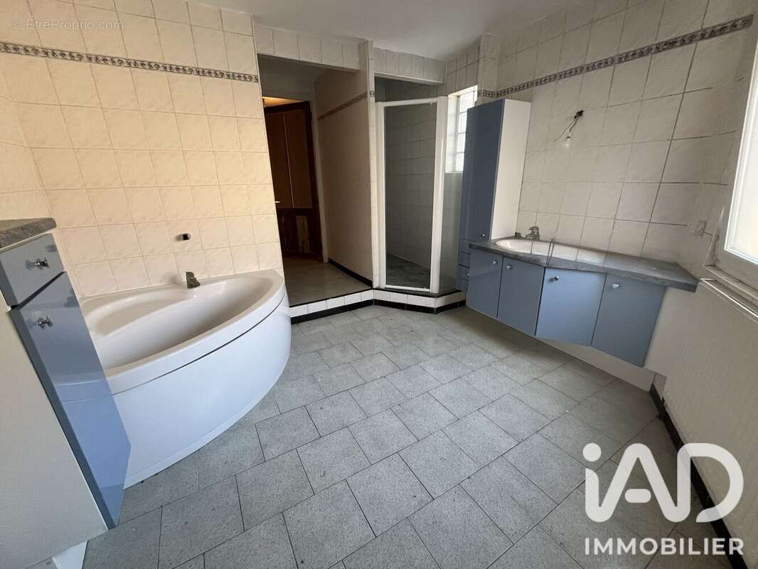 Appartement 245 m² à Denain  - photo 6