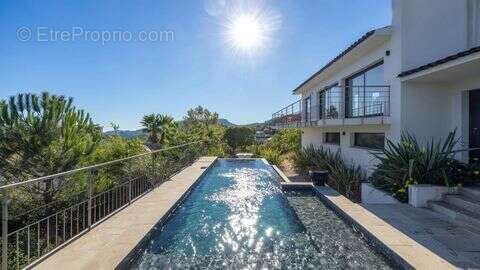 Maison à LES ADRETS-DE-L&#039;ESTEREL