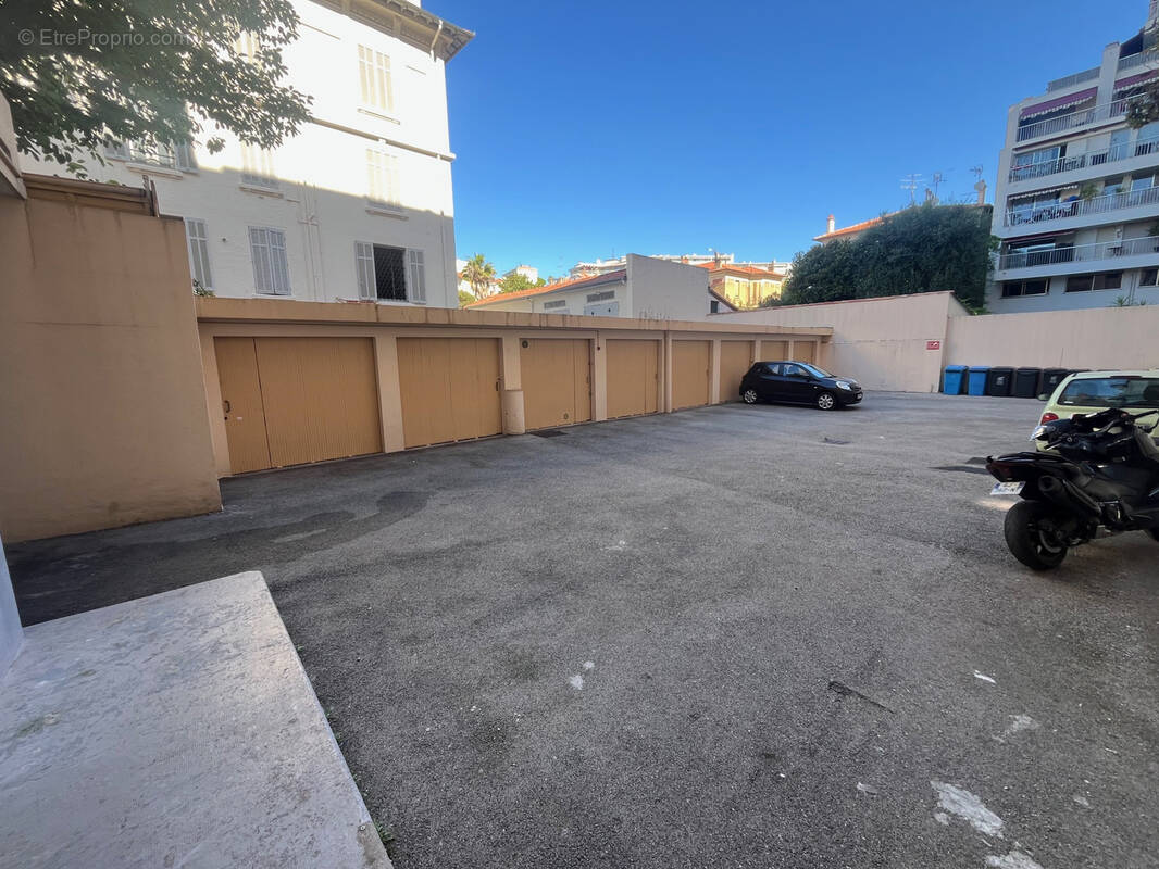 Parking à CANNES