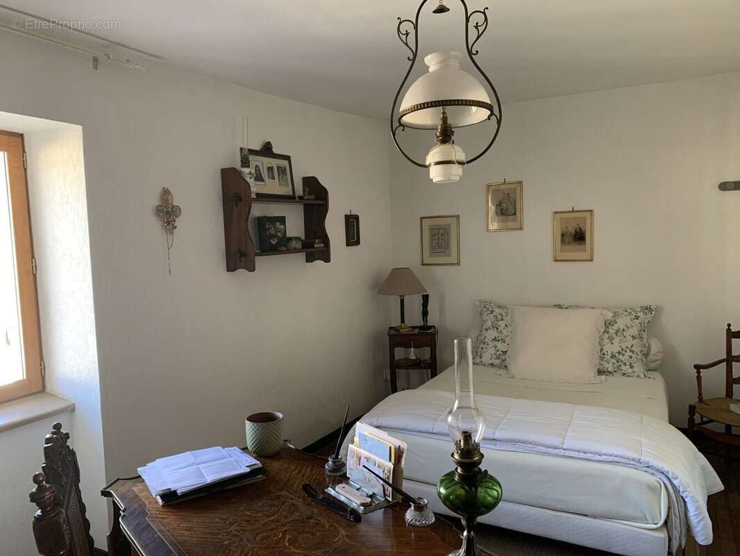 Maison à CORGOLOIN