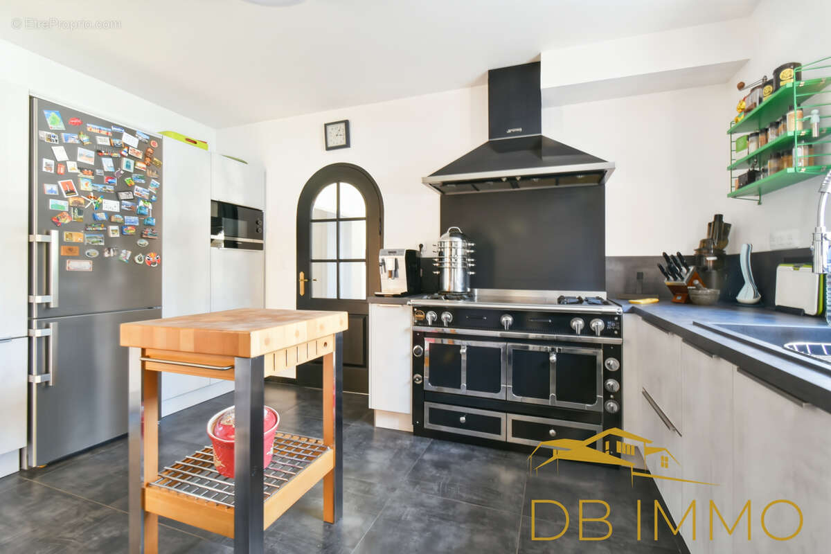 Maison à CHATEAUNEUF-DE-GADAGNE